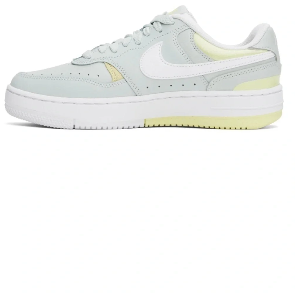 Nike Gamma Force Sneakers in Light silver/White/Life lime Size 6.5